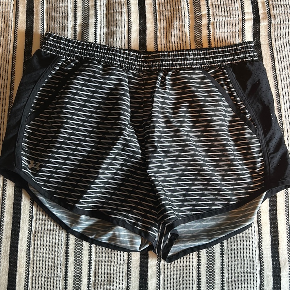 Black and white patterned under armor running shorts. Size M